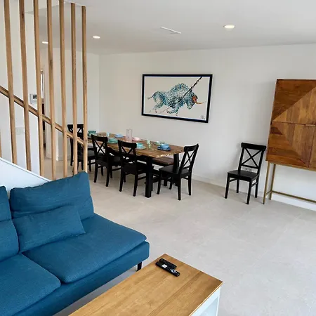 Delsol - Modern Private Pool Short Walk To *