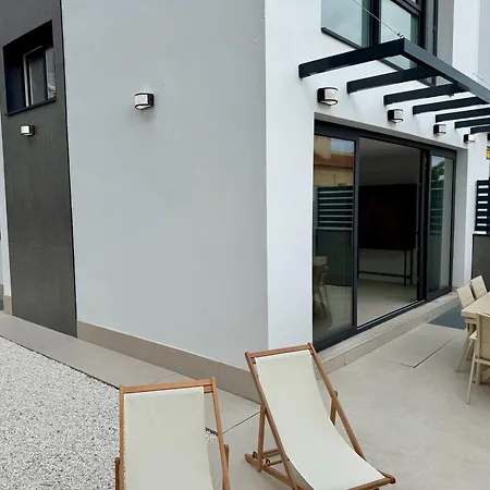 Delsol - Modern Private Pool Short Walk To